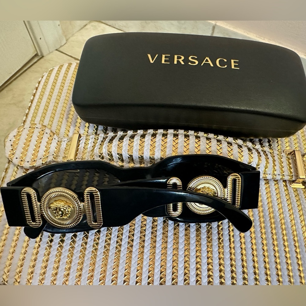 Worn once, Brand new Versace sunglasses.